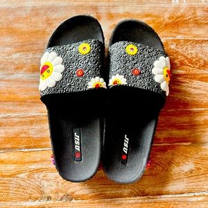 Jisu Smiling Sunflower 3D Platform Sandals / Size 9